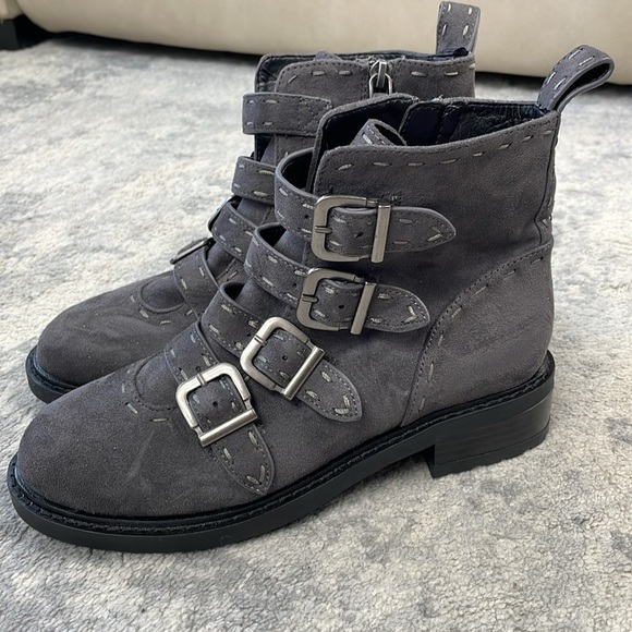 New Aerosoles Aware Arezzo Buckle Ankle Boots Booties Grey Gray Moto Sz 5 - Picture 2 of 16